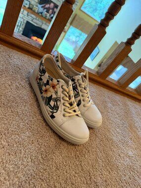 ECCO soft leather floral hibiscus white sneakers